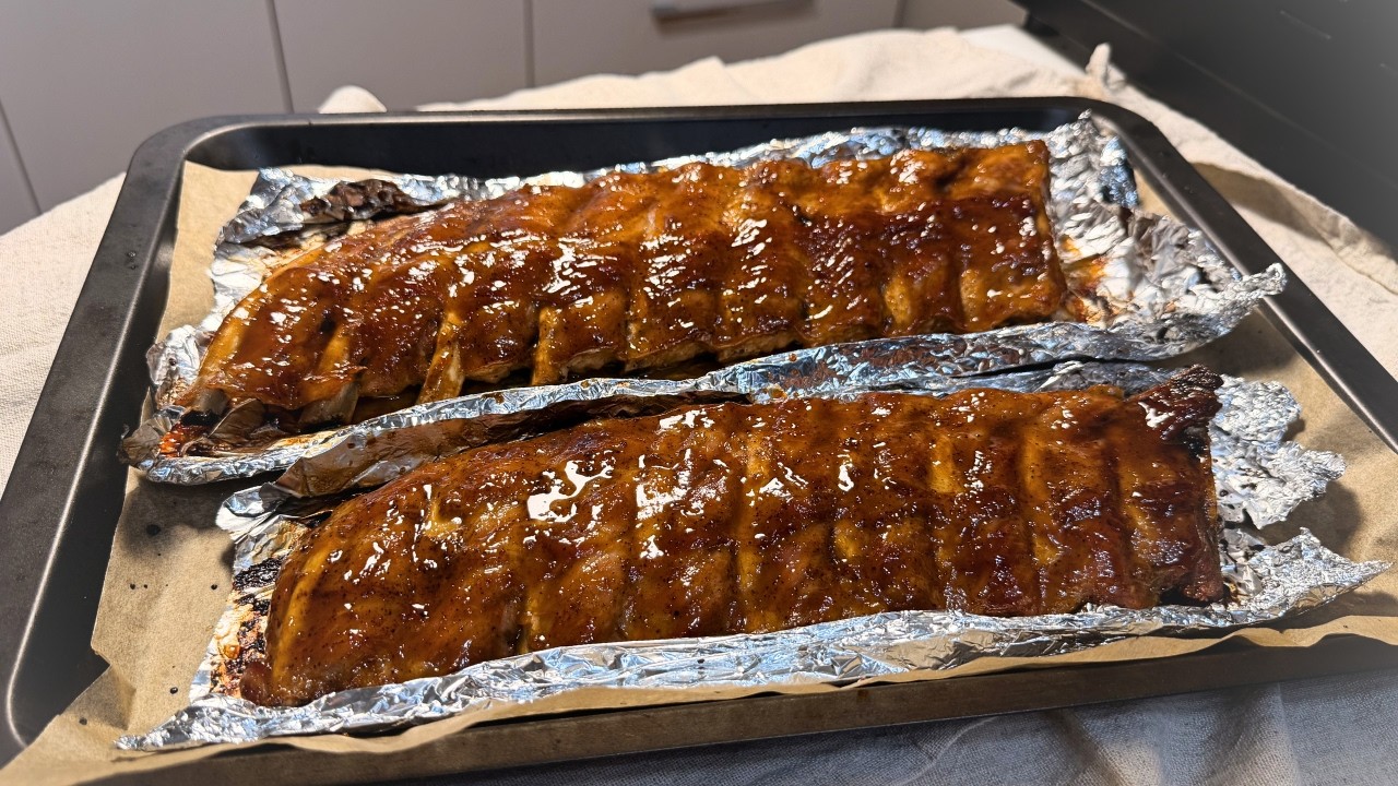 СВИНЫЕ РЁБРЫШКИ BBQ в духовке — КАК НА ГРИЛЕ! Секрет СОЧНОСТИ