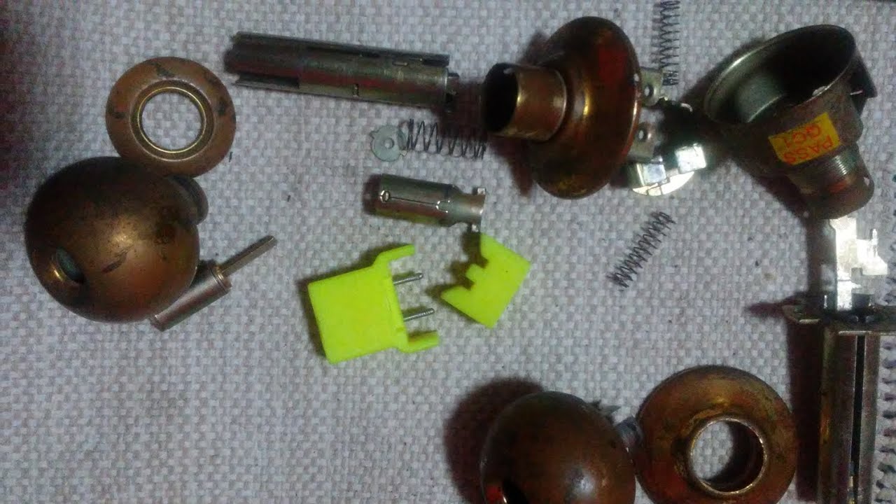 Desarmado y armado de una cerradura de pomo. (1/2)