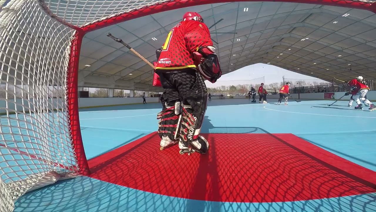 1 to 0 win Cluster pucks Mini game Santa skate dec 13th Hendersonville Nashville roller hockey ....