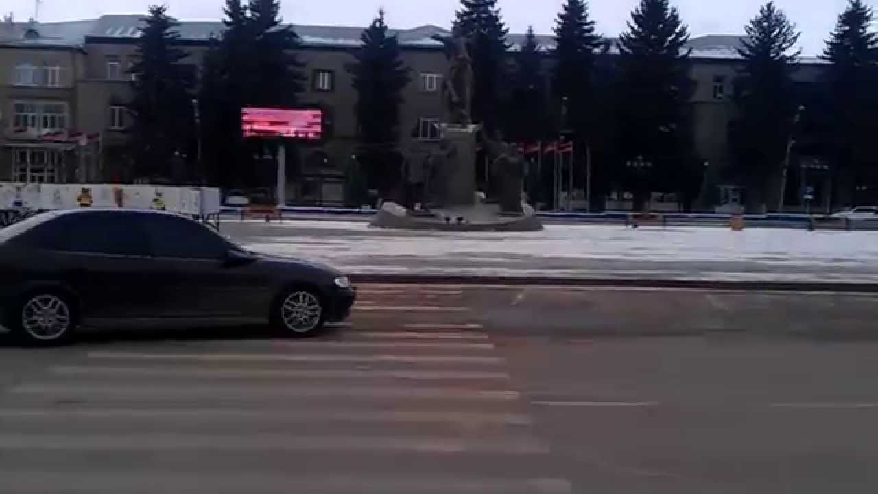 08012015 գյումրի /հրապարակի տոնծառը ընկած / гюмри плоадь -упавшая елка