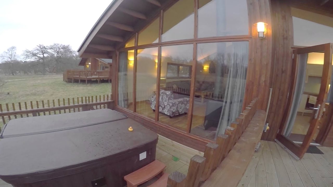 Luxury Two Bedroom Golden Oak Log Cabin, Thorpe Forest.