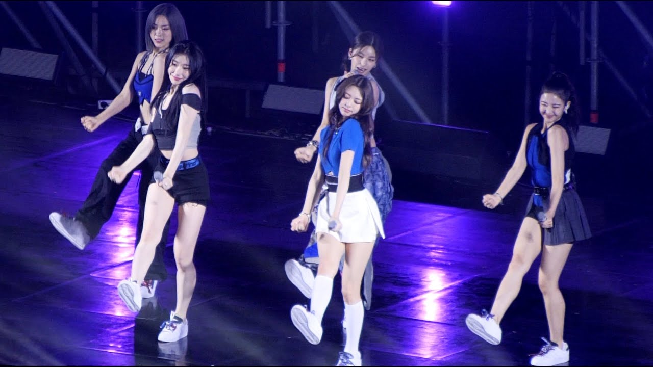 220930 있지 (ITZY) SNEAKERS (스니커즈) 4K Cam (중앙대학교축제)