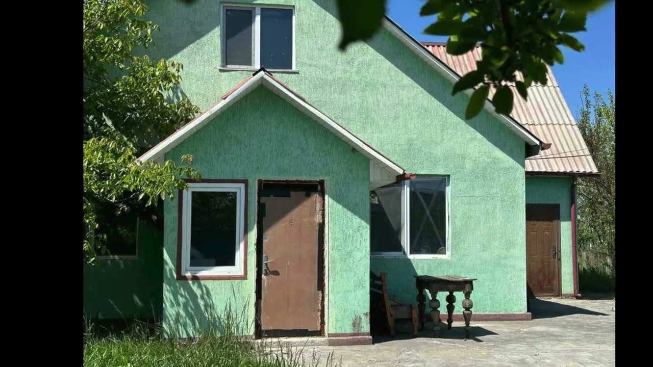 Будинок на продаж на Закарпатті.  Поруч з містом заходь та живи