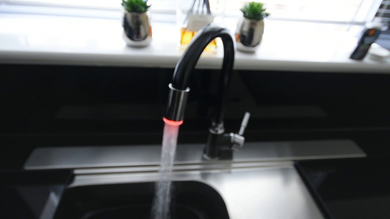 LED SWIVEL SPOUT KITCHEN TAP