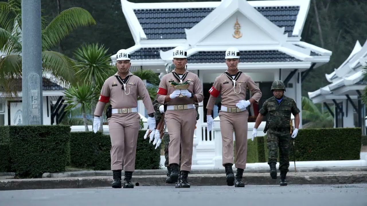 พีธีเชิญธงราชนาวีลงจากยอดเสา