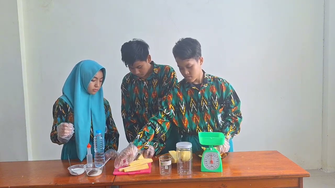 MTs Negeri 2 Pontianak - Pembuatan Cuka dari Bonggol Nanas (SEC 2024)