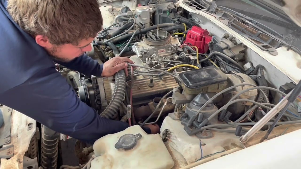how to install a new distributor in a Chevy 305 or 350 or 383 or 454 - hei distributor install