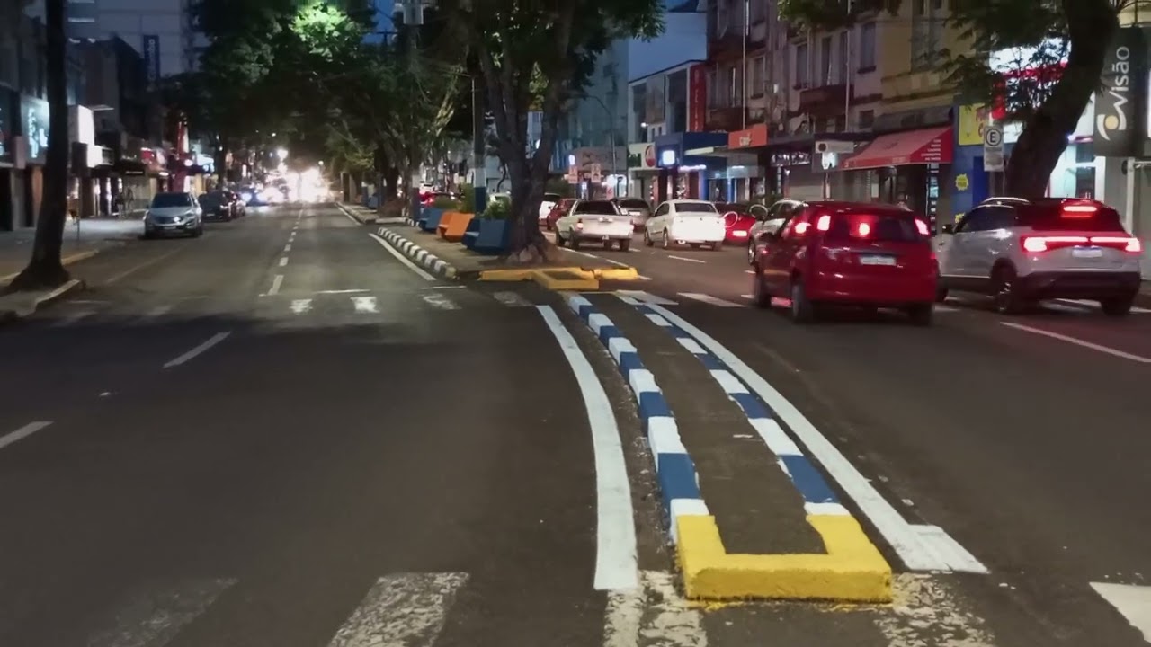 CARAZINHO RS. LINDAS IMAGENS DA FLORES DA CUNHA, CALÇADÃO E GARE.