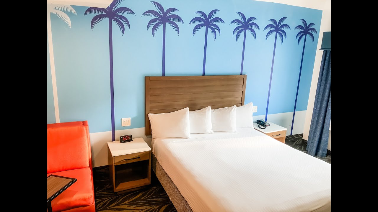 Tropicana Inn & Suites: Directly Across from Disneyland
