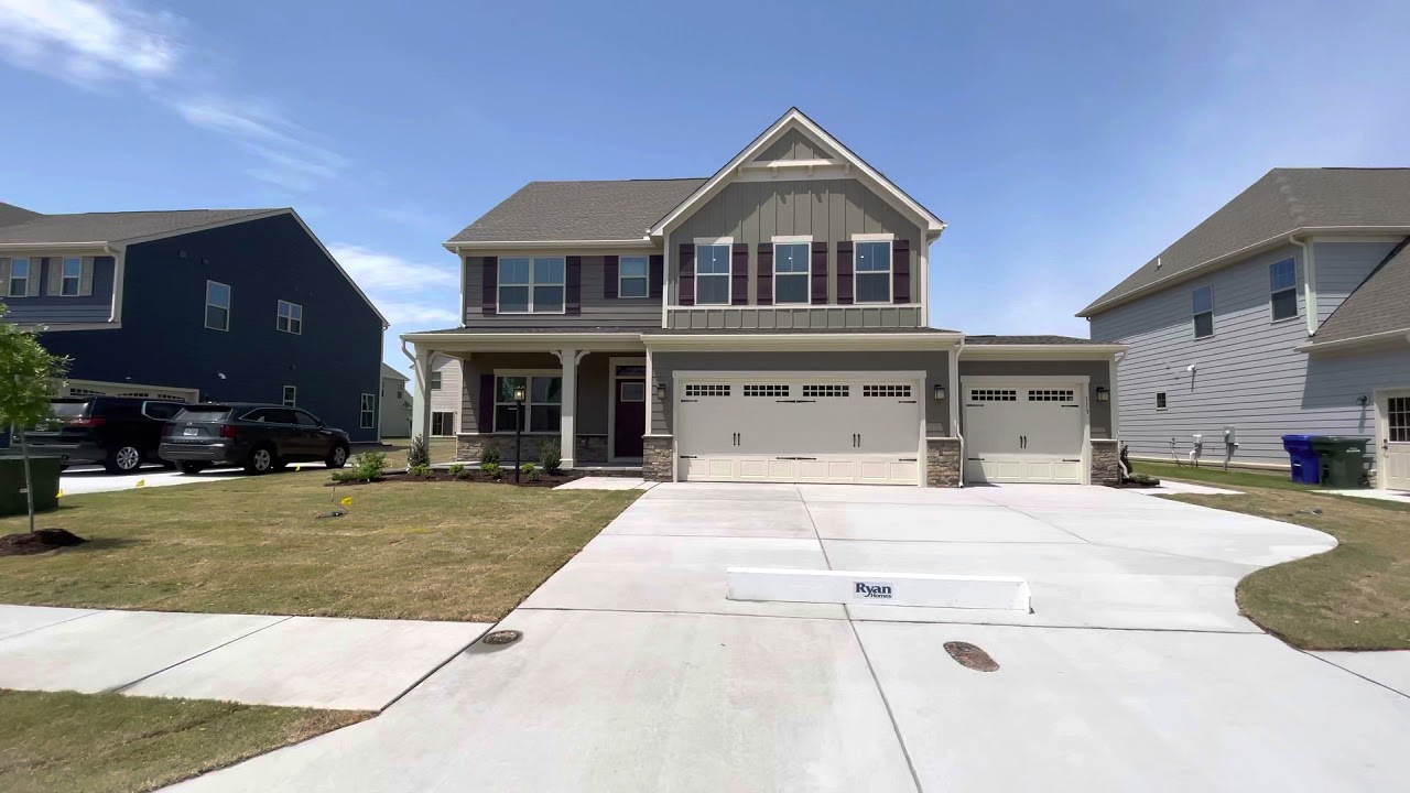 Hudson with 3 car garage- Patriots Walke