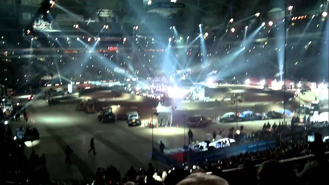 Tv Total Stockcar crash callenge Die Show beginnt.