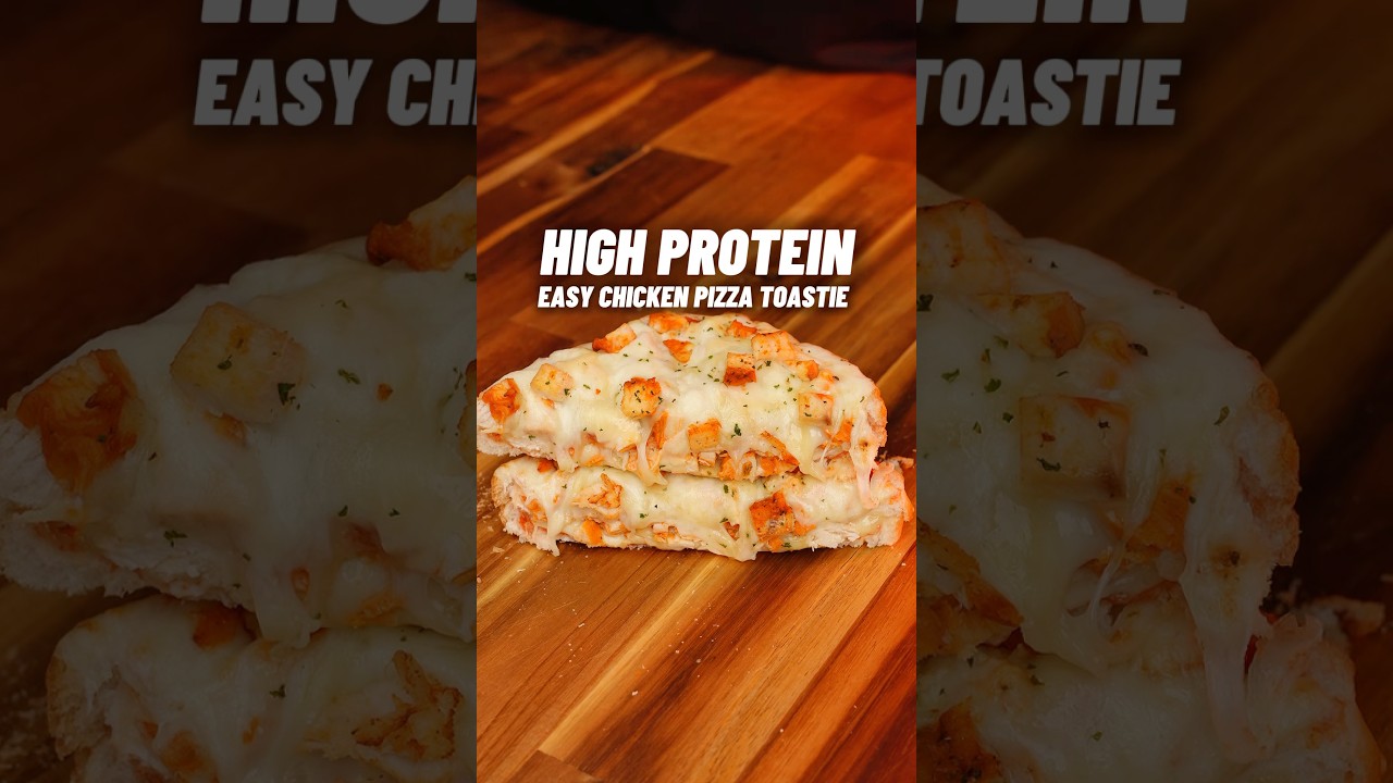 DELICIOUS High Protein Chicken Pizza Toastie! 🔥🍕💪🏽 52g Protein ONLY 470 calories! #easyrecipe