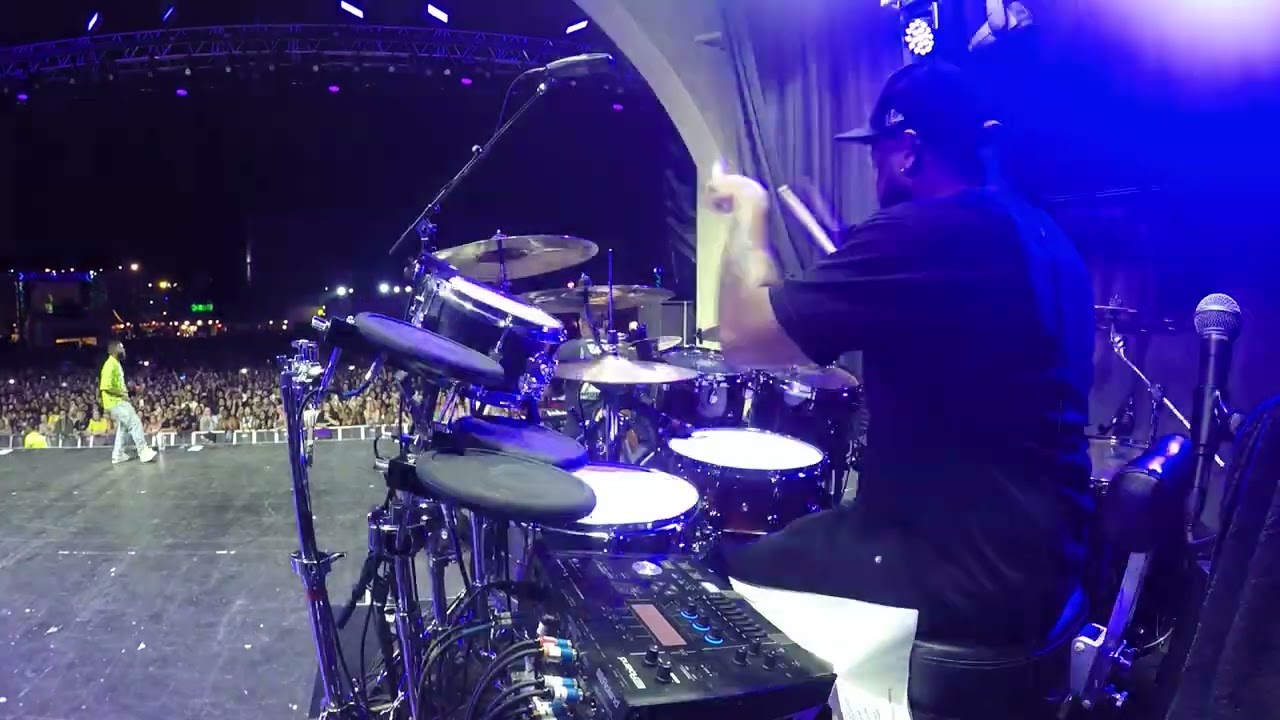 Clemons Poindexter playing Universal Studios