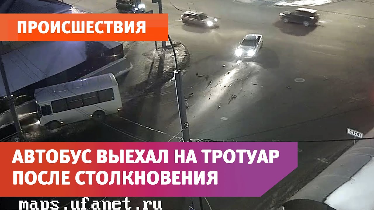 В Оренбурге легковушка врезалась в автобус, который проехал на &laquo;красный&raquo;