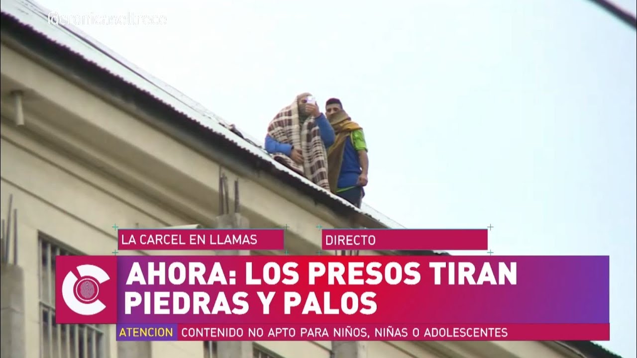 Los presos filman con sus celulares y se sacan selfies en medio del motín