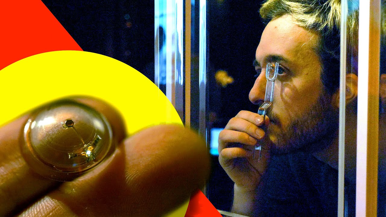 The world's smallest dynamic display for your eye