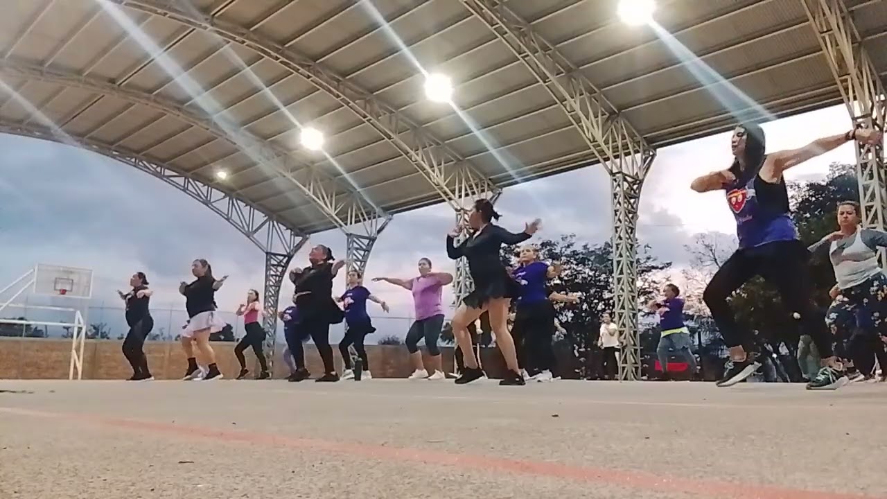 Aquí estoy cumbia
