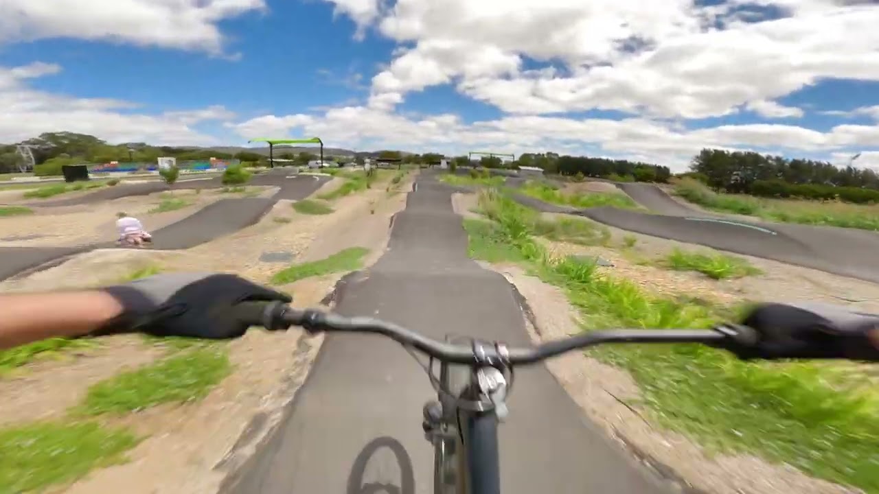 Picking up some #speed at the #mudgee #pumptrack 🤙 🤙 #nsw #australia #mtb #worklessridemore 