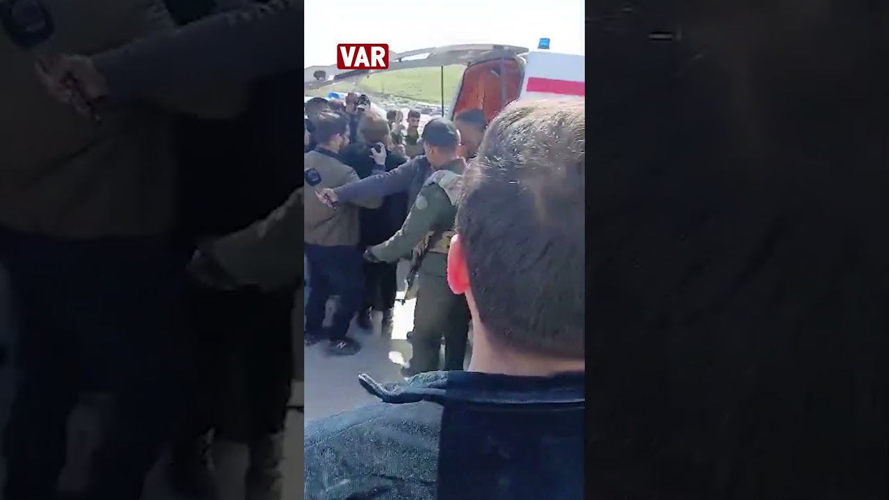 ساتی گەیشتنی تەرمی ساڵح موسلیم بە دەروازەی سێمێلکا لە رۆژاڤای کوردستان