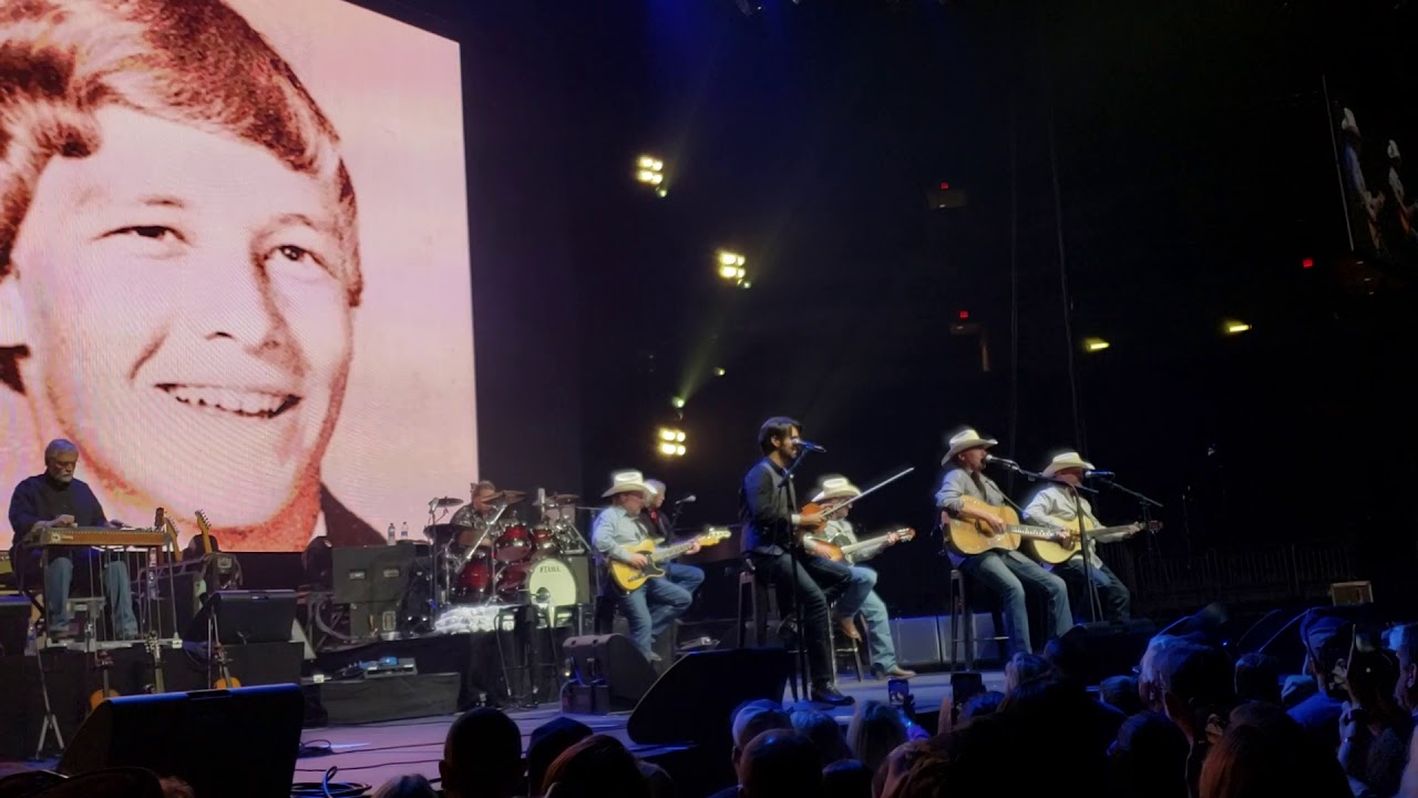 Sitting Down with Alan Jackson and the Strayhorns