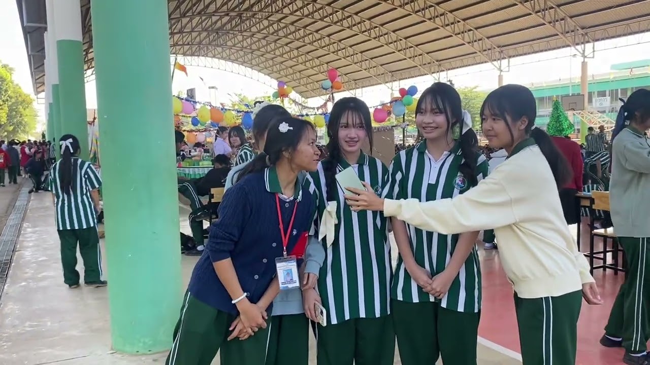 VLOG Happy New Year! Christmas activities at Kumphawapi School…..🎄🎅🏻