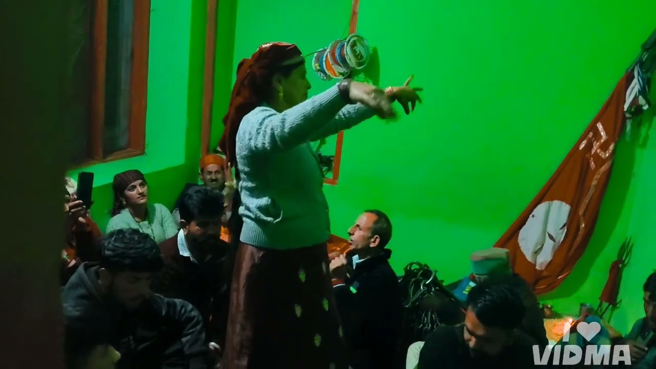 मेरी मोसी की महफ़िल नाटी तेजी से वायरल हो गई 💯