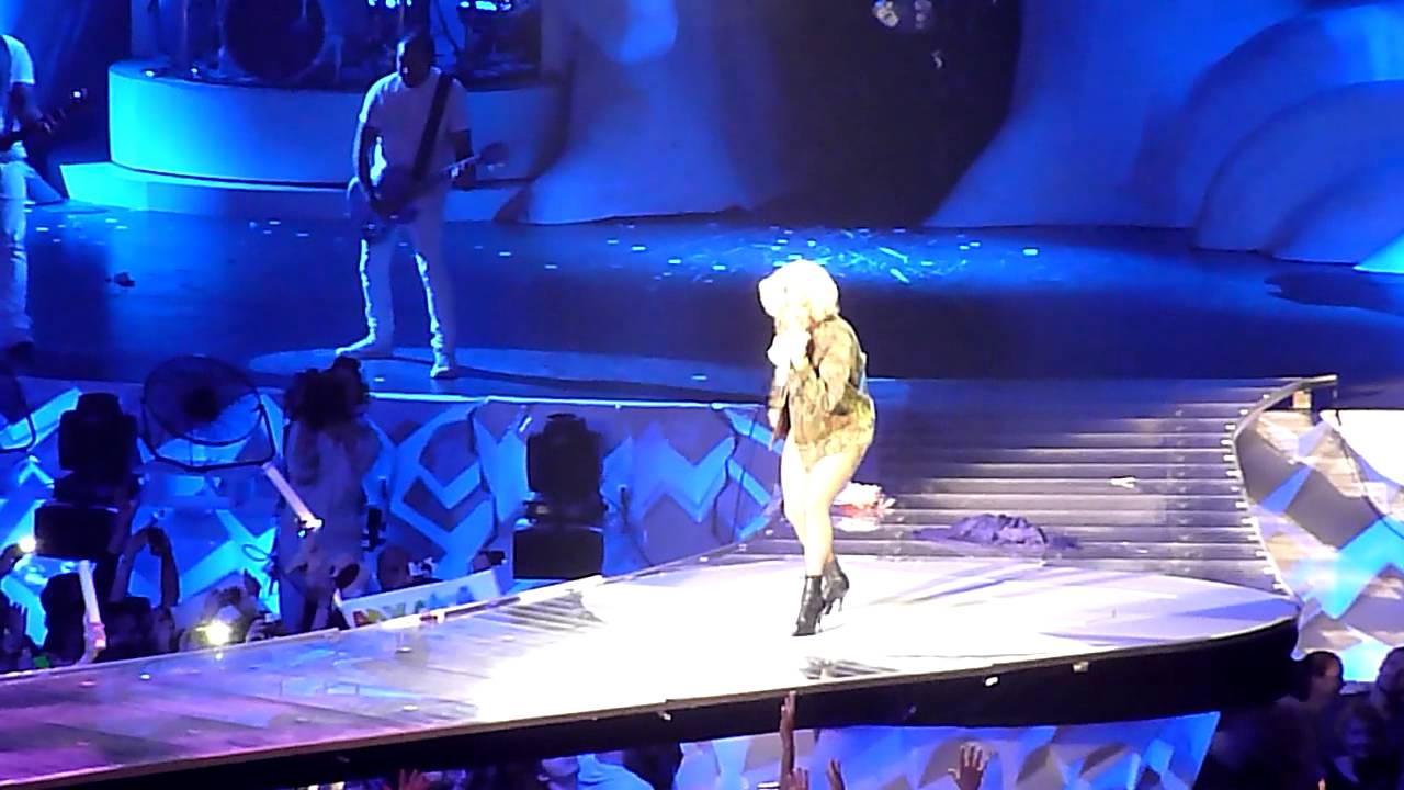 What's Up (4 Non Blondes Cover) - Lady Gaga / Wien 02.11.2014 HD