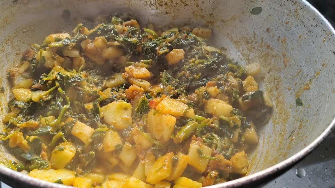 मेथी आणि बटाटा मिक्स भाजी #cooking #potato #recipe #trending #shortvideo #youtubeshorts #viralvideo 