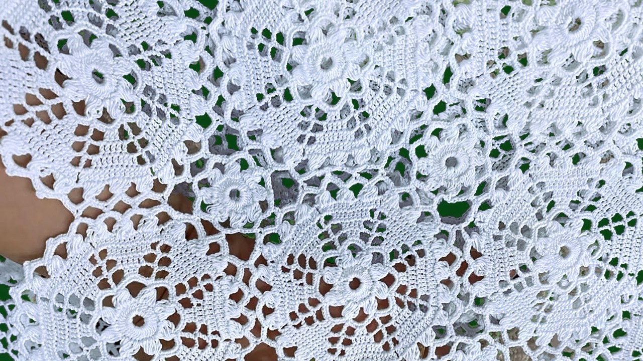 Easy Crochet Pattern Tutorial for Beginners: Ideas for Crochet Tablecloths, Table Runner, Clothing 🧶