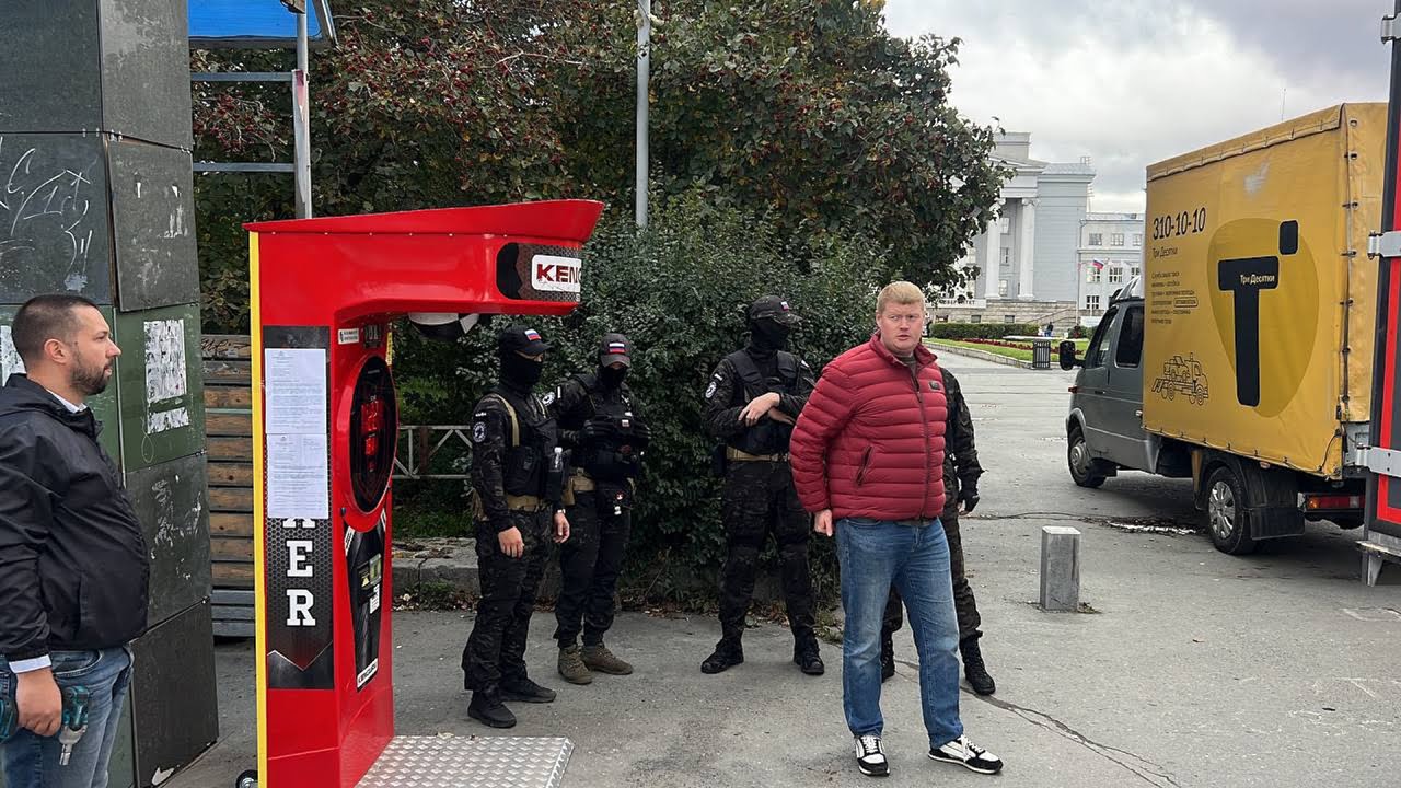 Китайских боксёров разогнали из центра Екатеринбурга