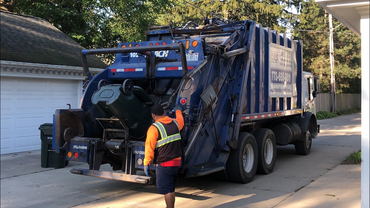 LRS Mack MR Leach 2RII Rear Loader Garbage Truck Packing Alley Recycle