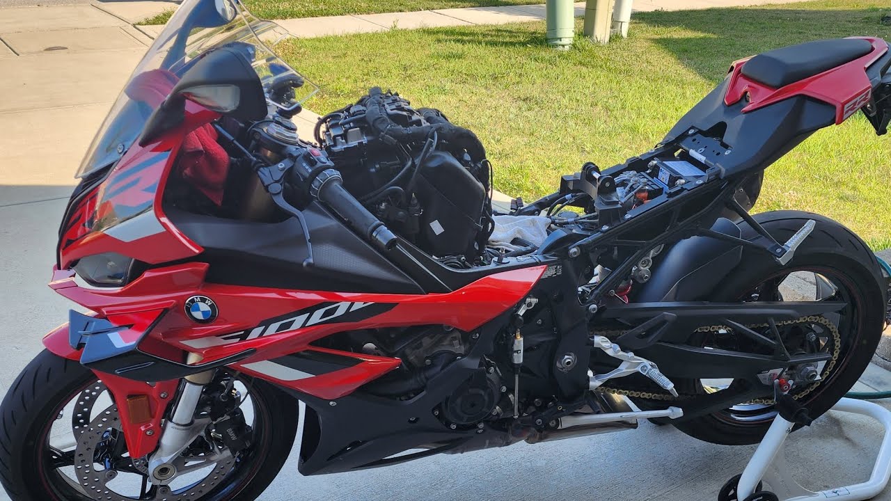BMW S1000RR 2023 года, настройка скорости, воздушный фильтр Sprint и перенос датчика впускного во...