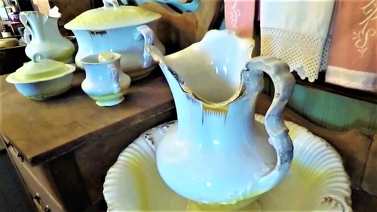 Karen's Korner - Antique Washstand Set