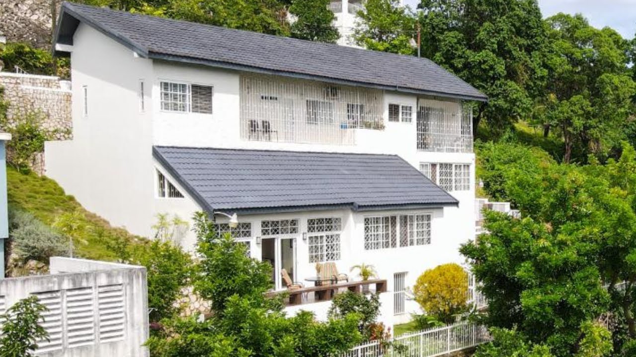 Elegant 4 Bedroom 4 Bathroom House For Sale on Stillwell Avenue, Kingston & St Andrew