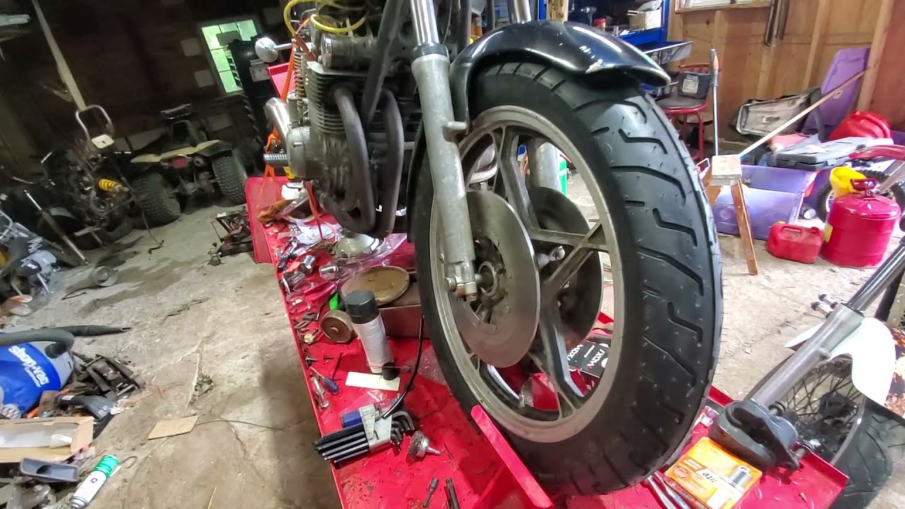Pressing along on the 78 Suzuki GS1000