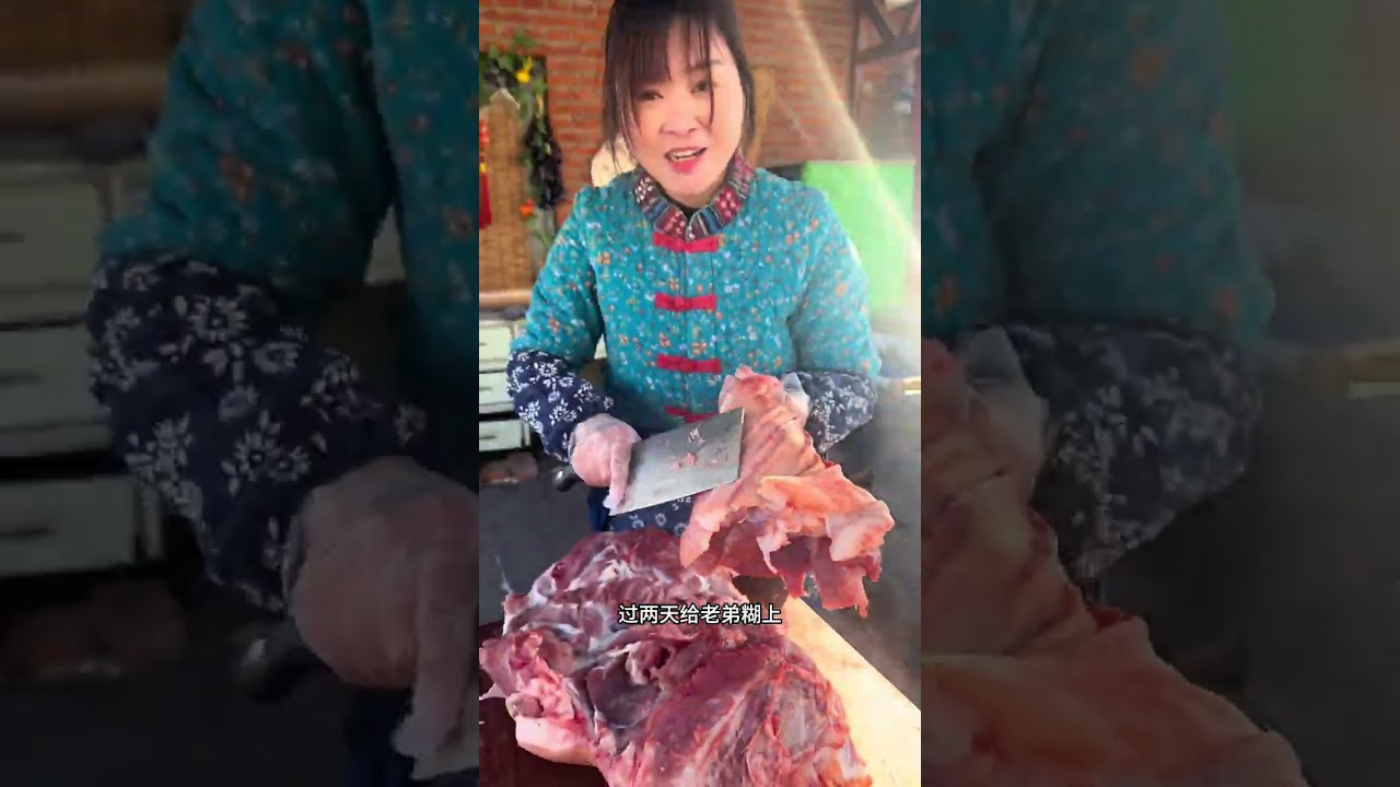 村里杀猪，老弟扛回来一角子大后秋，要吃杀猪菜
