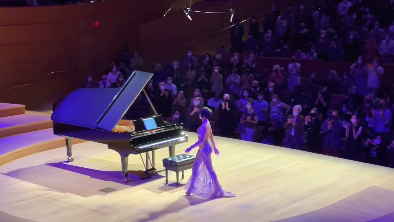 For fans of Wang Yujia. Encore at Disney Concert Hall: Philip Glass Etude no. 6