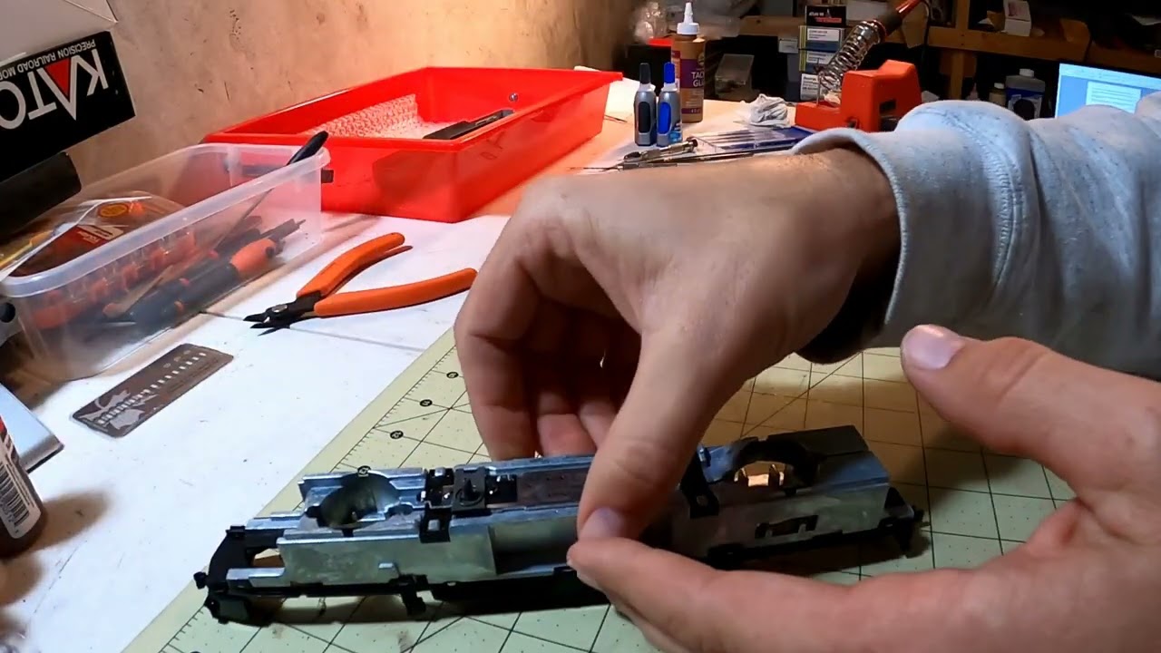 Установка Kato HO Scale P42 DCC
