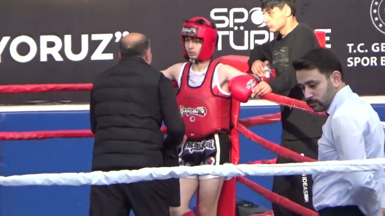 Muaythai 2024 Türkiye şampiyonası için Kayseri'de yapılan ön eleme 2.maçım KAZANDIM . (Kırmızı köşe)