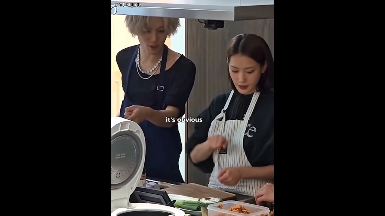 Choi Hyunsuk to Minji: Yoshi ain't better than me😏 #TREASURE #ShiningSolo #트레저 #kpop #shorts