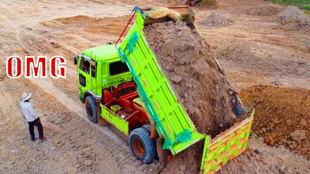 Incredible Expert Dump Trucks Team With Expert Dozer Pushing Soil For Big Project