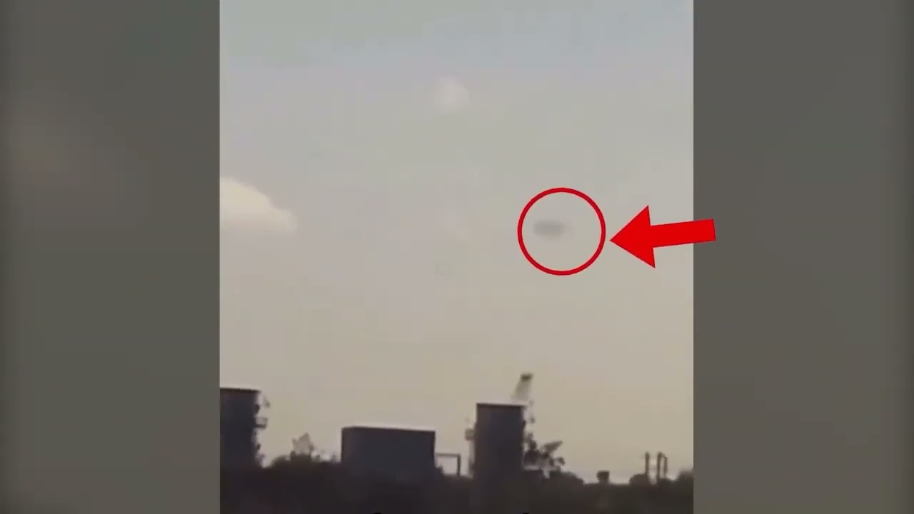 Alien cylindrical silver metallic ‘Command Ship’ passed next to the town - USA - Florida - 2020