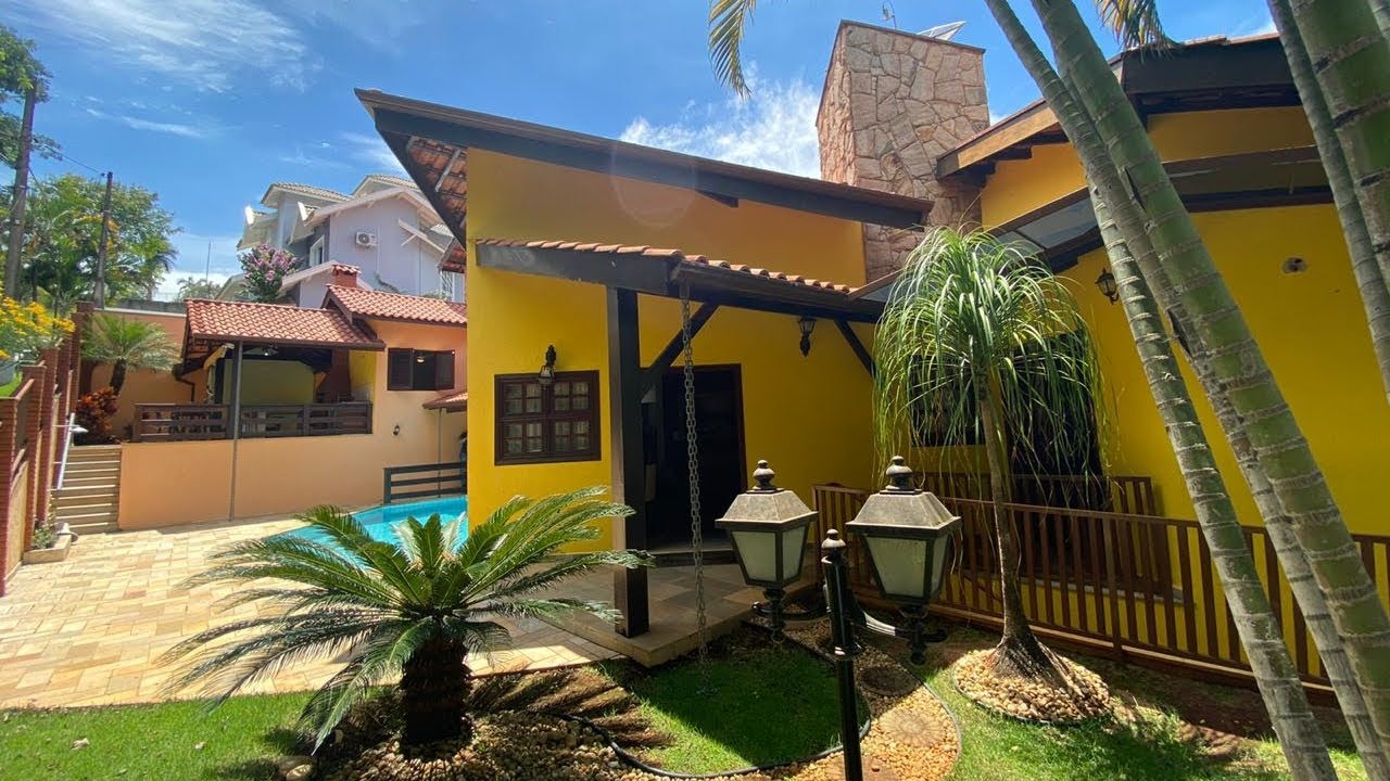 Casa à Venda com 4 Dormitórios Sendo 2 Suítes no condomínio Villaggio Capriccio - Louveira/SP
