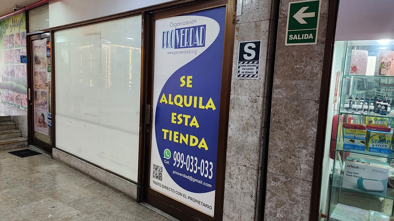 Se alquila tienda en primer piso de centro comercial frente al Parque Kennedy de Miraflores
