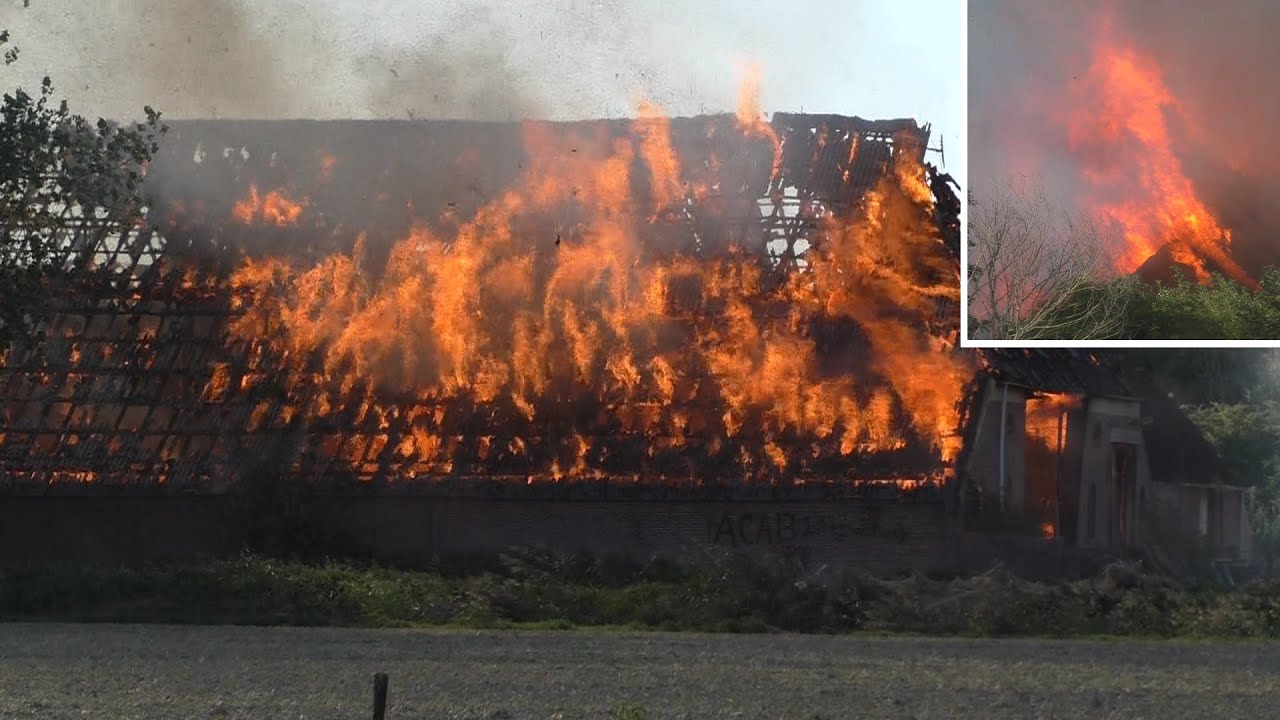 Grote uitslaande brand in boerderij in Roodeschool!