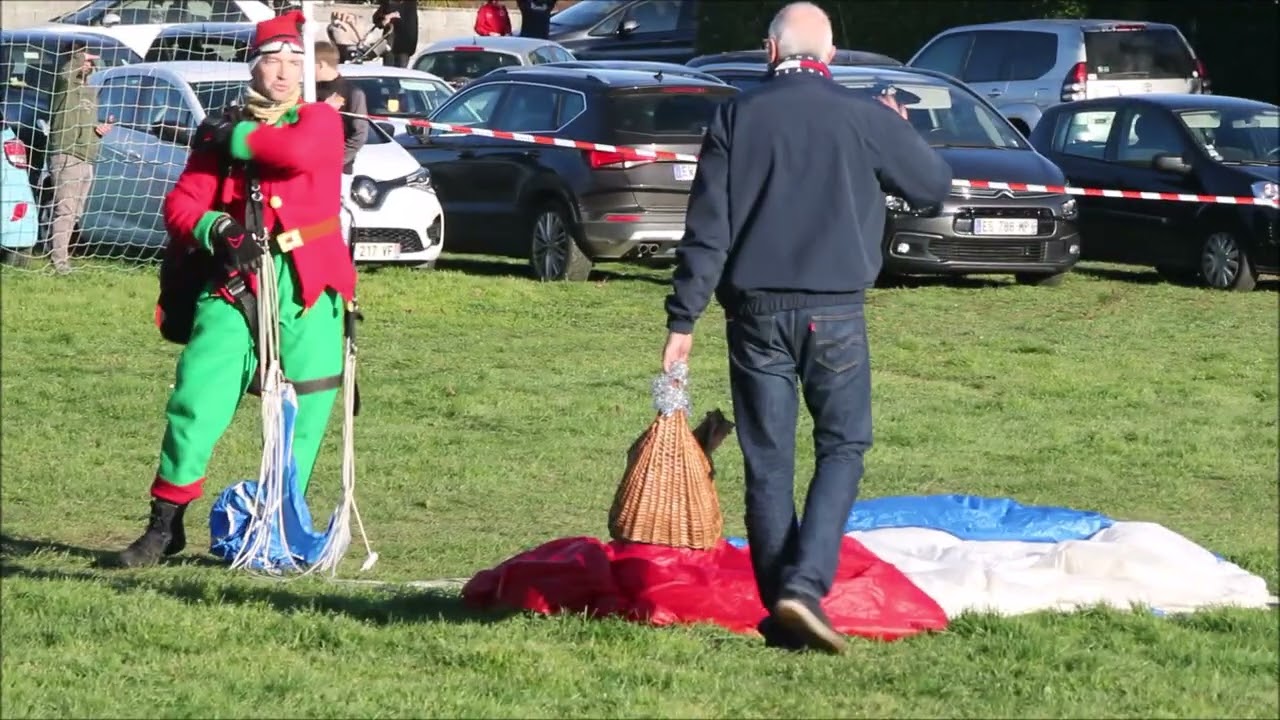 Père Noël en parachute
