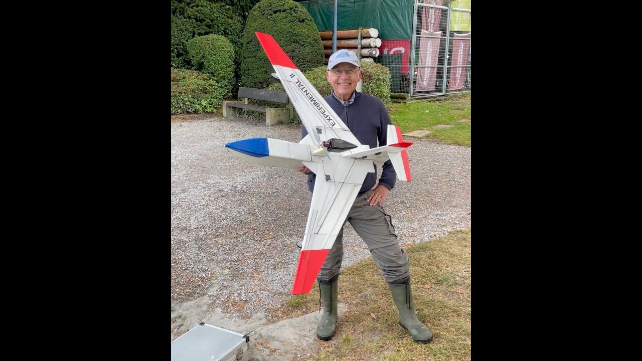 Experimental RC Seaplane with forward swept Wing