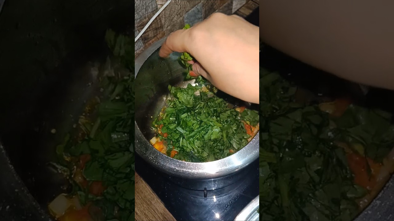 Easy palak khichdi recipe #shortsfeed #food #shortvideo #palakkhichdi #khichdi