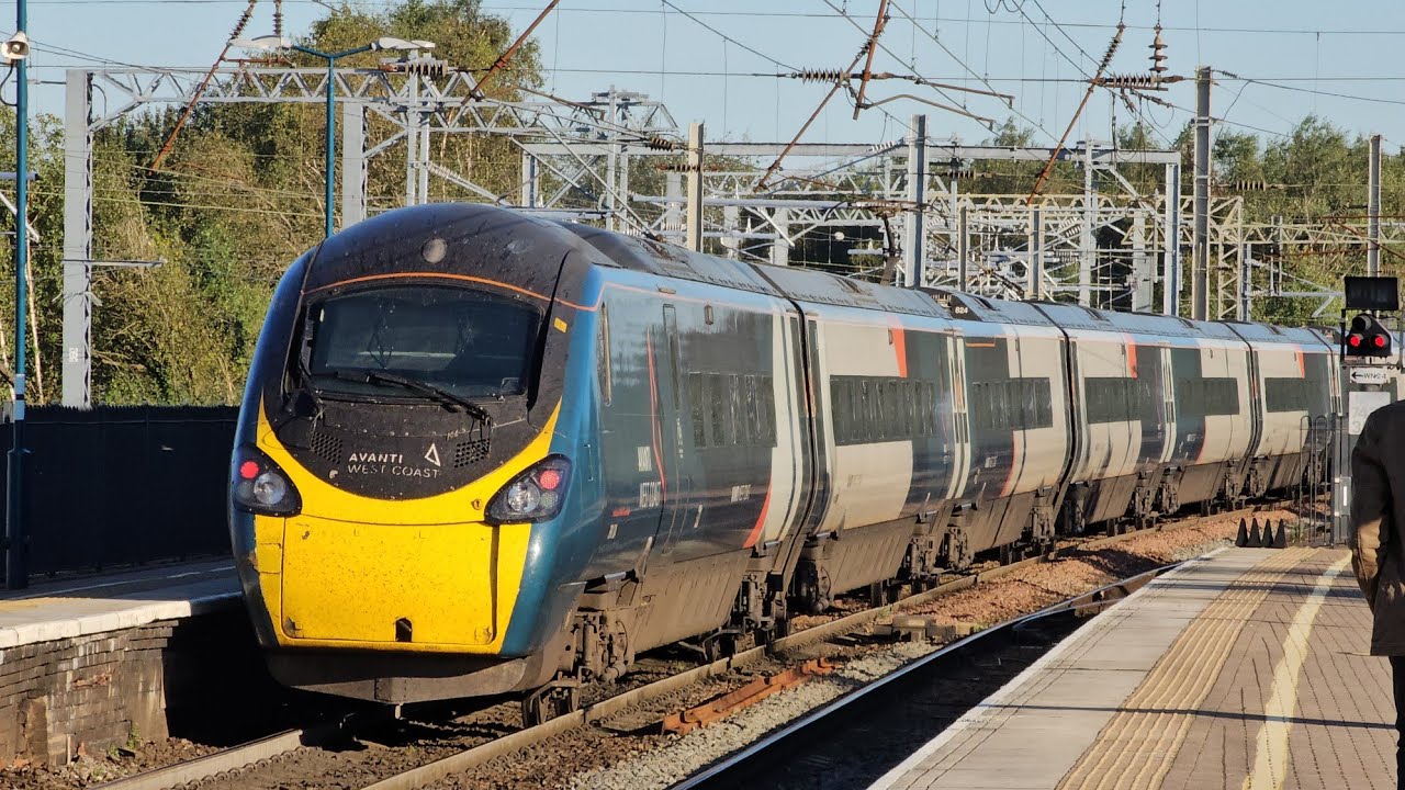 Trains at Wigan North Western | West Coast Mainline | 17.09.24