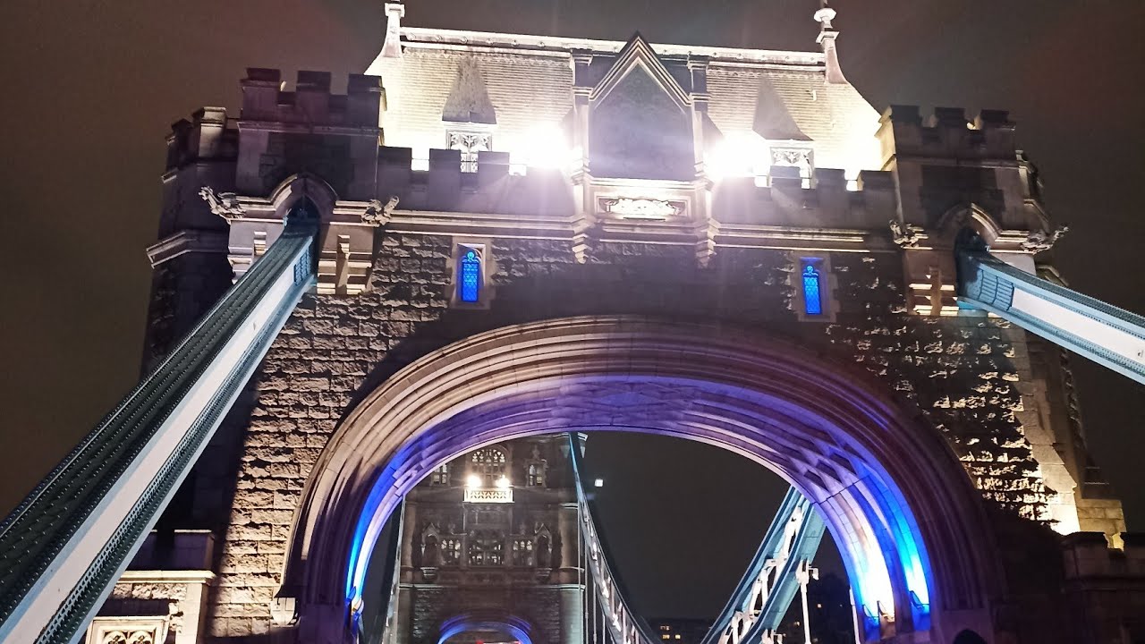 Tower bridge views night 
